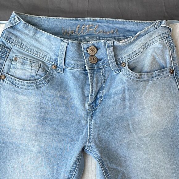 Wallflower light blue jeans skinny jeans double buttons women’s size 3 - Picture 4 of 7